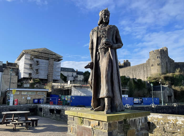 Henry VII statue with the Henry Tudor Centre under construction in the background